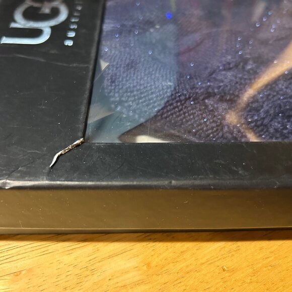 NWT Womens Ugg Blue Metallic Peacot Wool Blend Hat and Glove Blime Gift Set OS - Picture 8 of 8